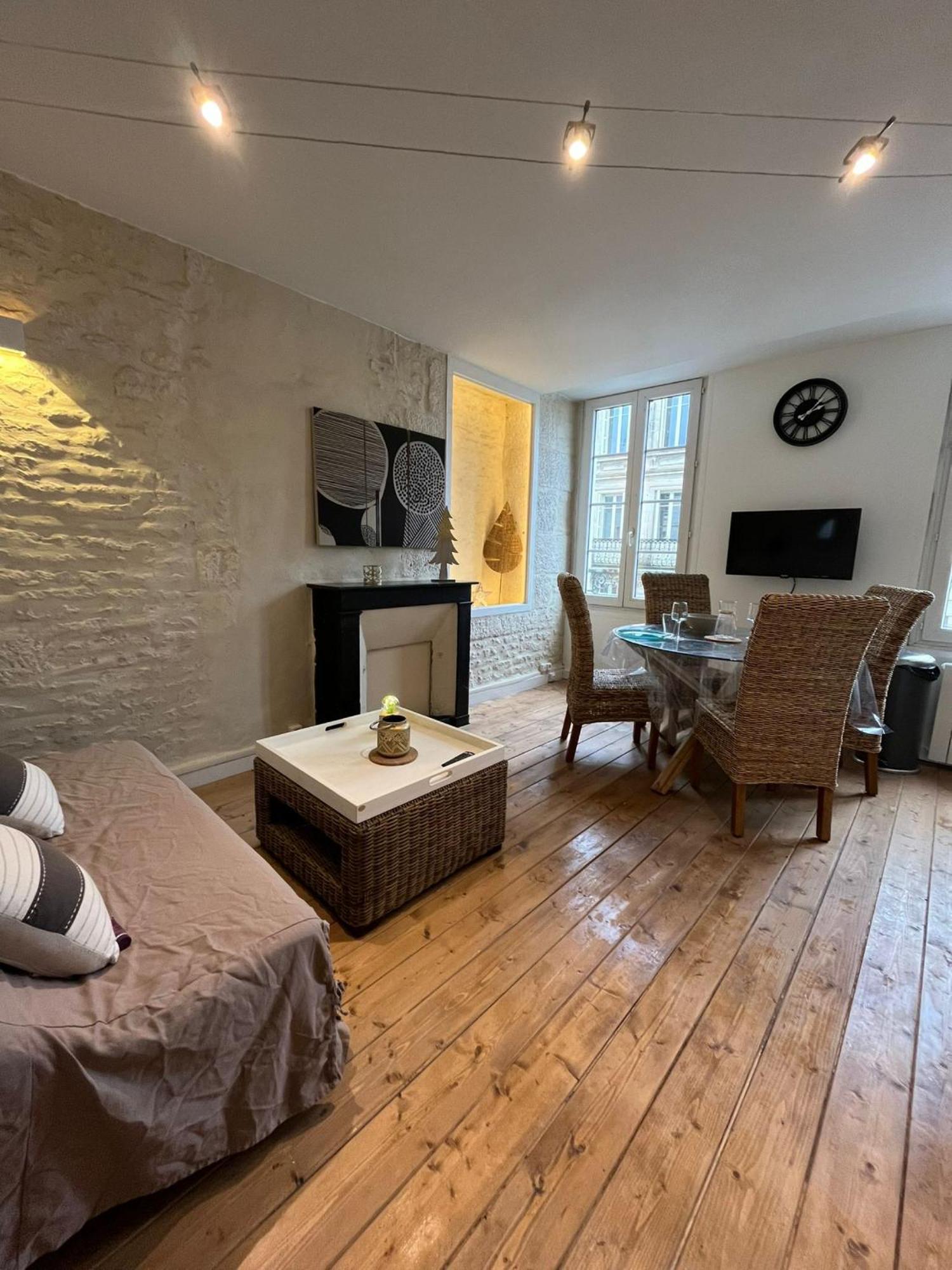 L'Escale Niortaise - Centre-Ville - 10Mn Gare - Wifi - Netflix ภายนอก รูปภาพ
